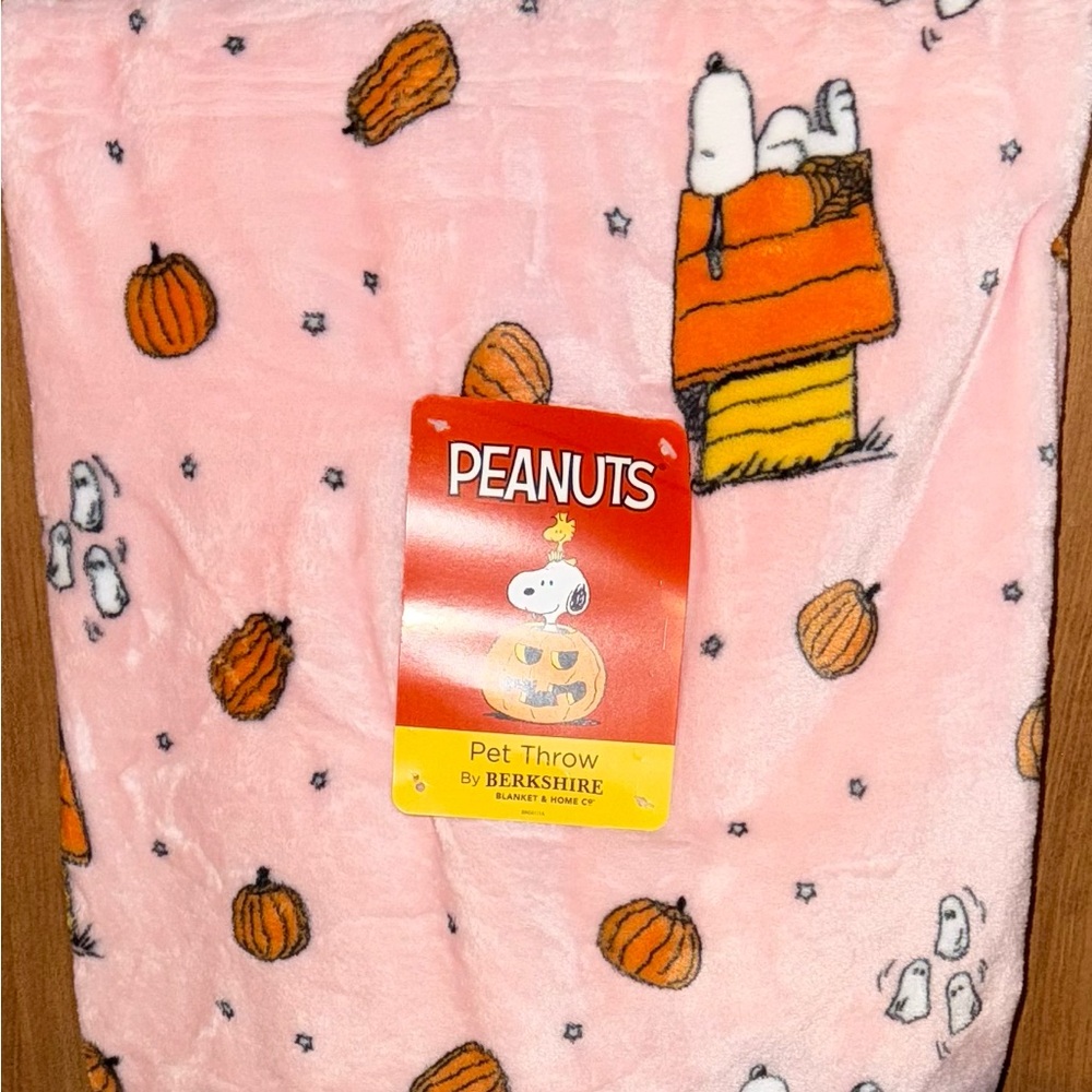 Berkshire Pink Snoopy Halloween Throw